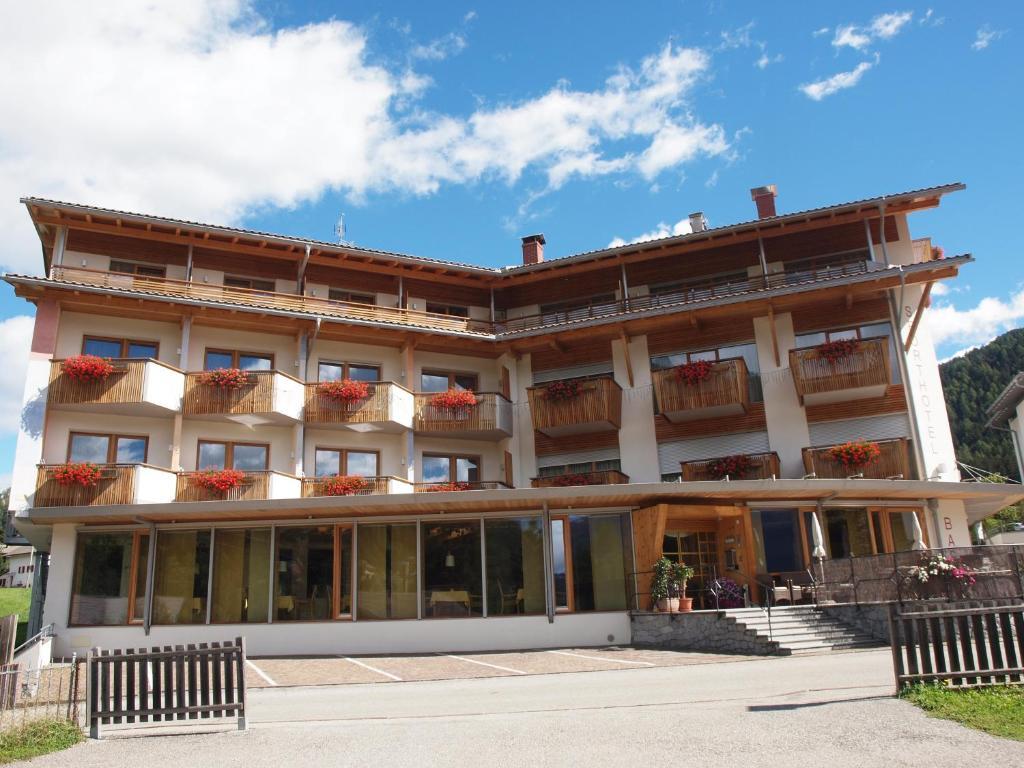 Sporthotel Rasen Rasùn di Sotto Exterior foto